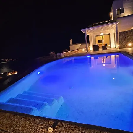 Aether Mykonos 3br With Serene Port & Town Views فيلة